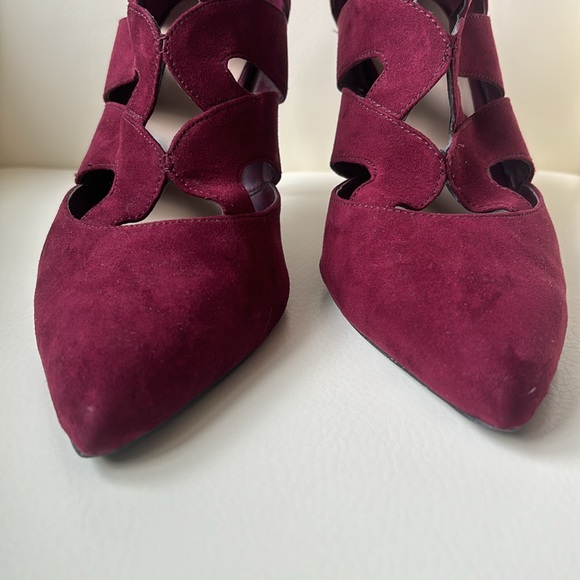 Nine West Bordeaux Open Design Heels with Back Zipper - Picture 3 of 10